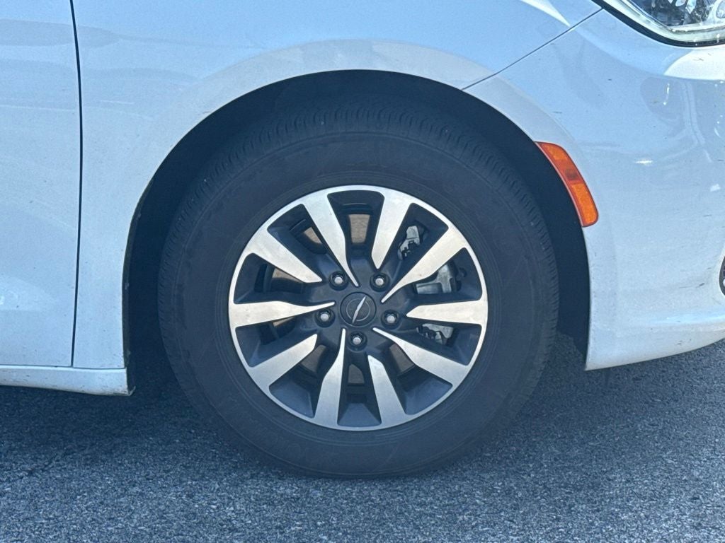2024 Chrysler Pacifica Hybrid Select