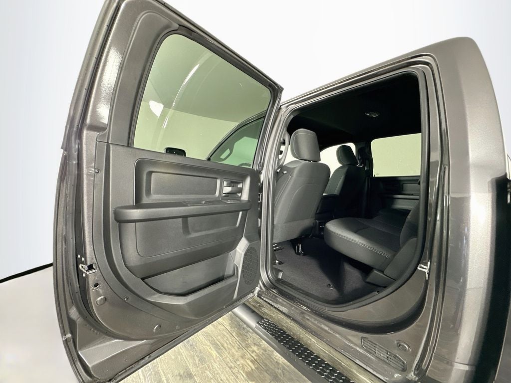 2025 RAM 2500 Tradesman Crew Cab 4x4 6'4' Box