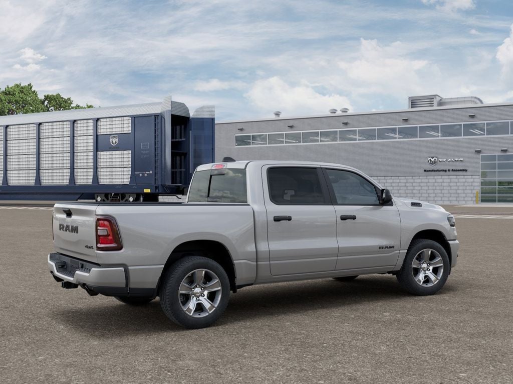 2026 RAM 1500 RAM 1500 EXPRESS CREW CAB 4X4 5'7' BOX