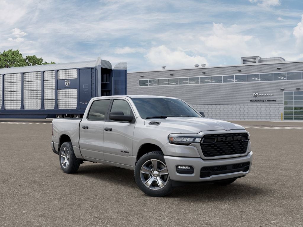 2026 RAM 1500 RAM 1500 EXPRESS CREW CAB 4X4 5'7' BOX