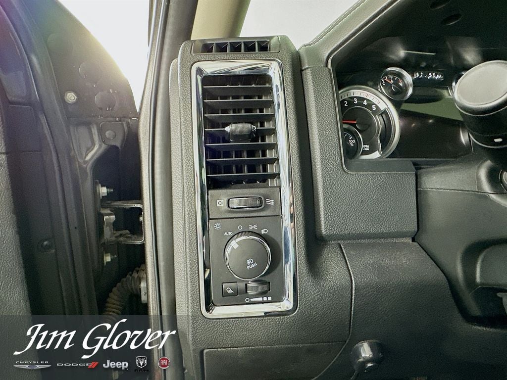 2017 RAM 2500 Laramie Crew Cab 4x4 6'4' Box