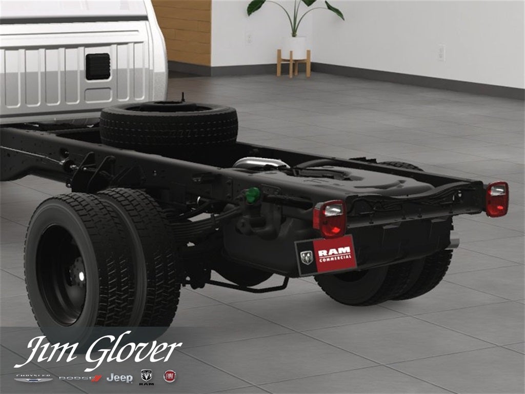 2025 RAM 5500HD RAM 5500 TRADESMAN CHASSIS CREW CAB 4X4 84' CA