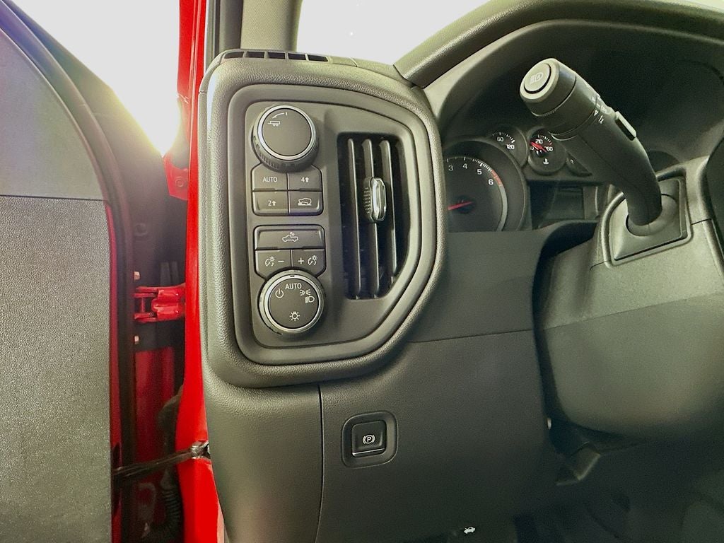 2026 Chevrolet Silverado 1500 4WD Crew Cab Short Bed Custom