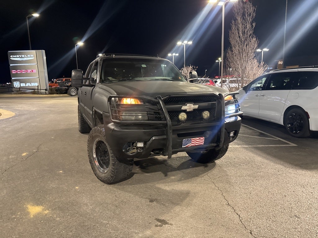 2002 Chevrolet Avalanche 2500 Base 130 WB