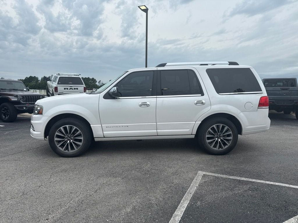 2015 Lincoln Navigator Base