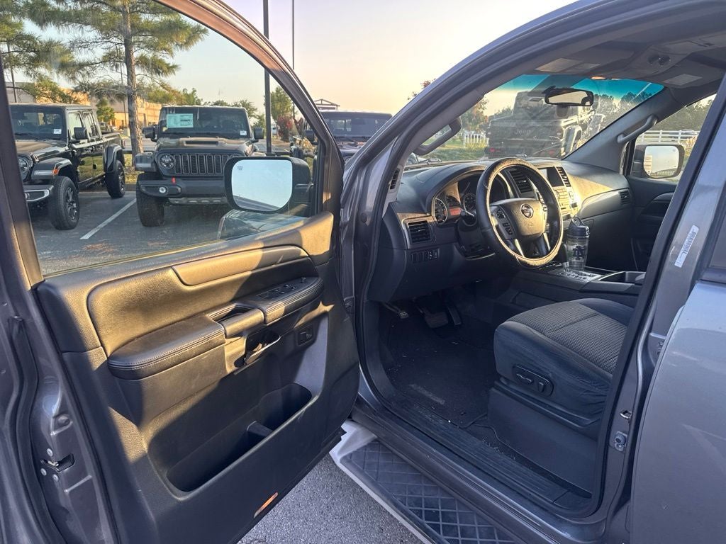 2013 Nissan Armada SV
