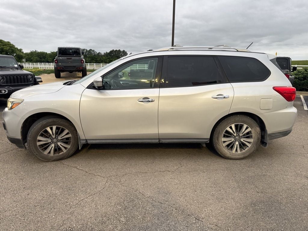 2017 Nissan Pathfinder SL
