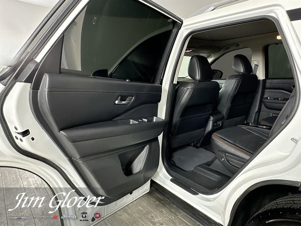 2024 Nissan Pathfinder Platinum FWD