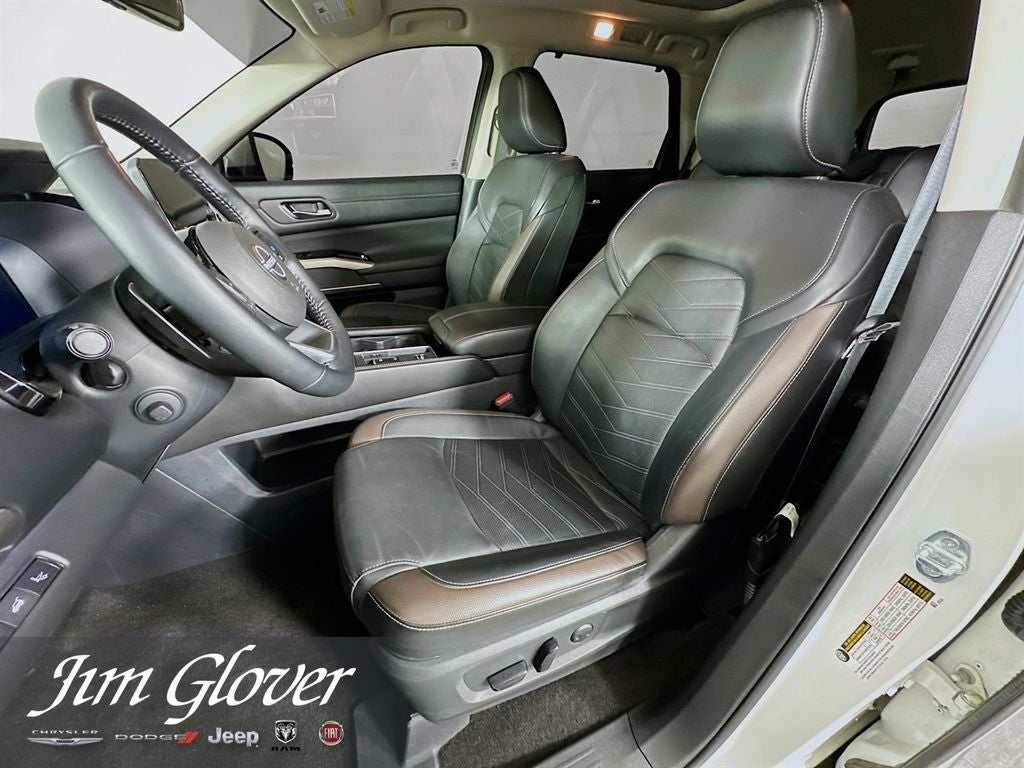 2024 Nissan Pathfinder Platinum FWD