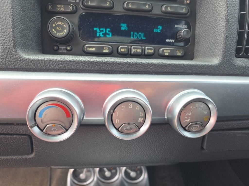 2004 Chevrolet SSR LS