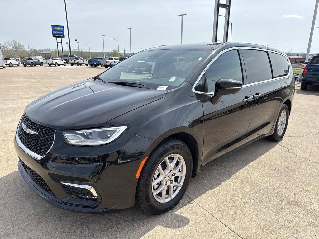 2025 Chrysler Pacifica Select