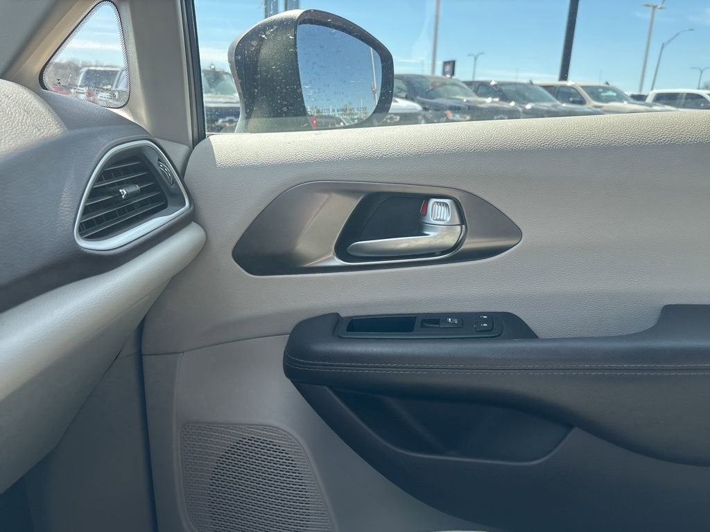 2017 Chrysler Pacifica LX