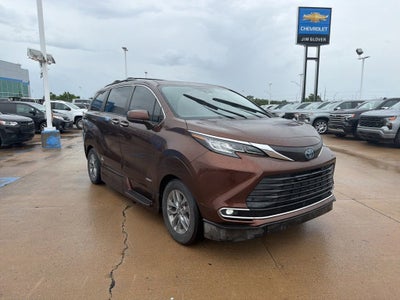 2021 Toyota Sienna XLE
