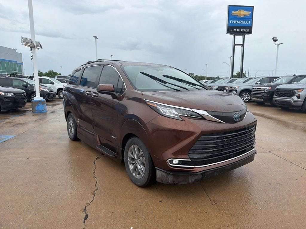 2021 Toyota Sienna XLE