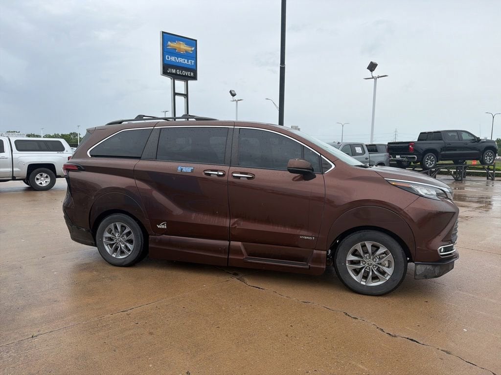 2021 Toyota Sienna XLE