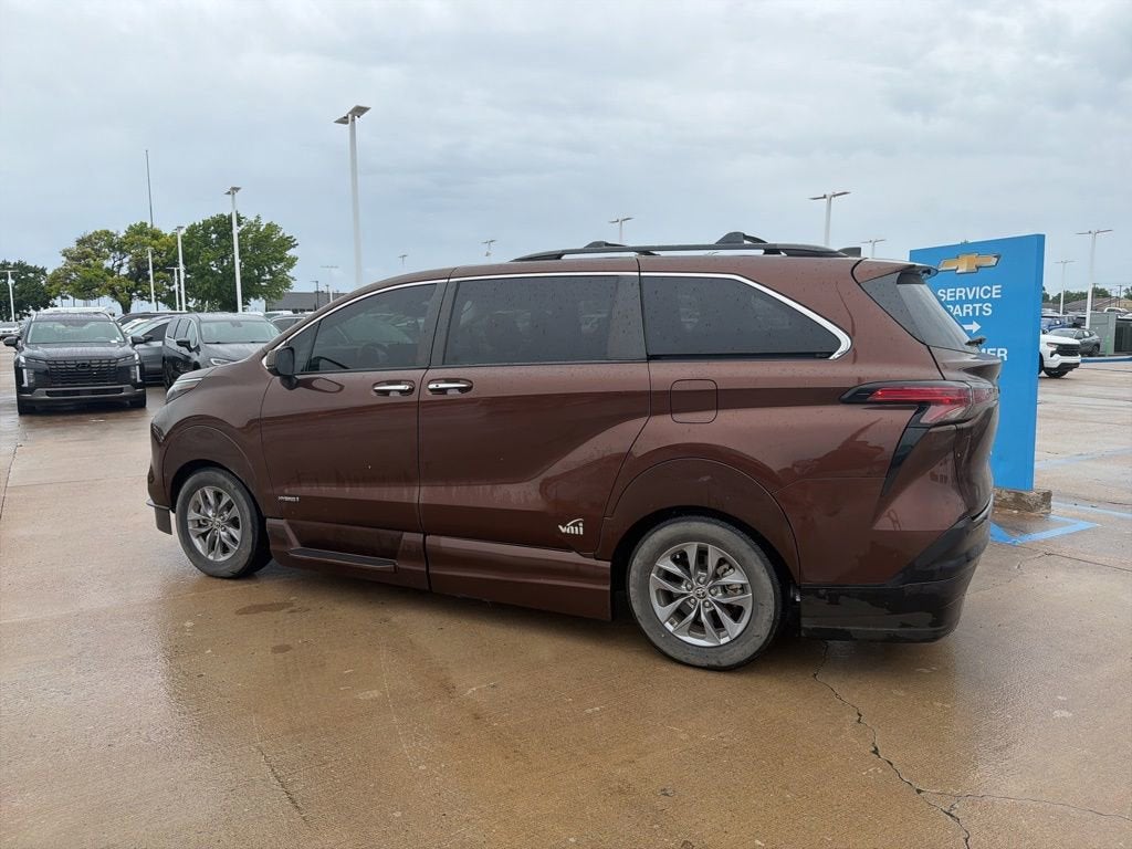 2021 Toyota Sienna XLE