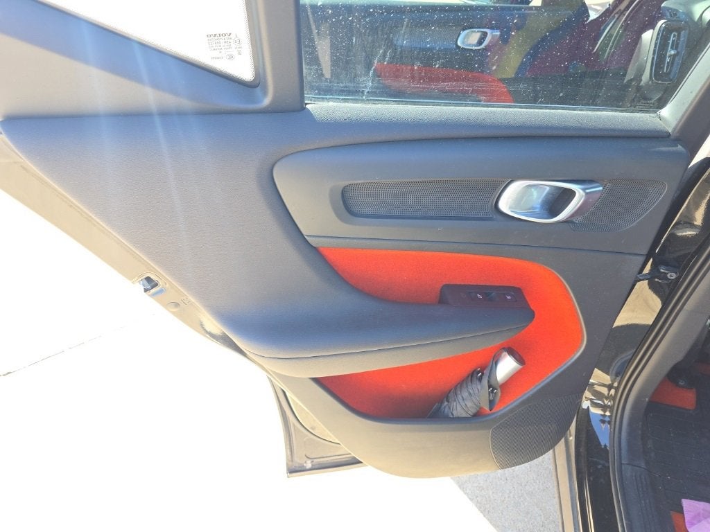 2020 Volvo XC40 R-Design